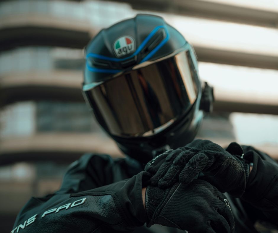 Seguridad en moto gracias a la tecnología: cómo la innovación protege. seguridad en moto tecnología