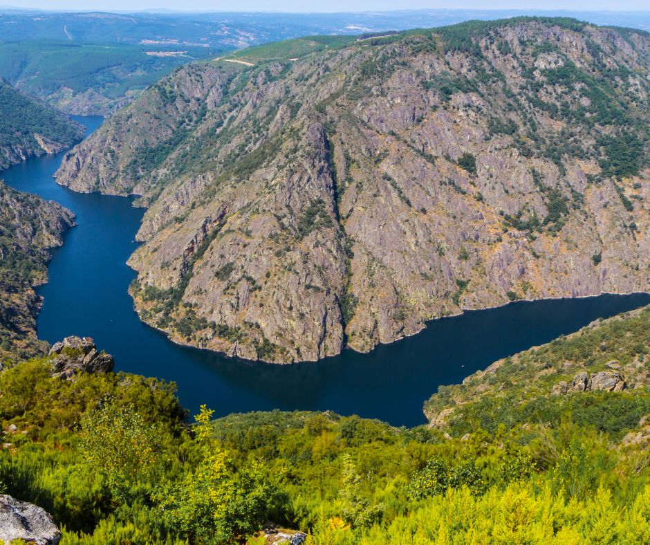 Fiordos gallegos: descubre los paisajes de la Ribeira Sacra y el Cañón del Sil fiordos gallegos